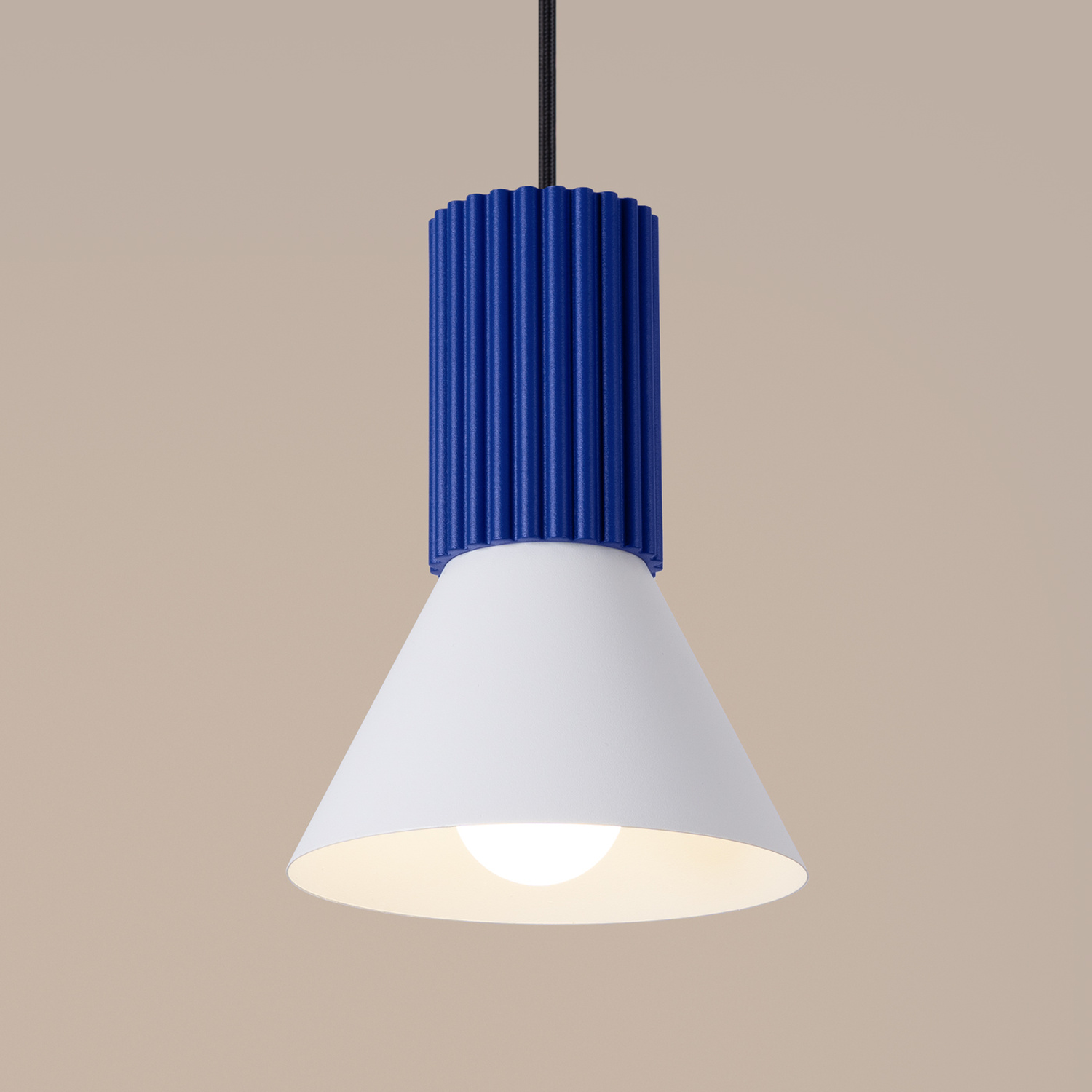 Lampa wisząca ESTRIA 1 biała/ultramaryna Lampa wisząca ESTRIA 1 biała/ultramaryna