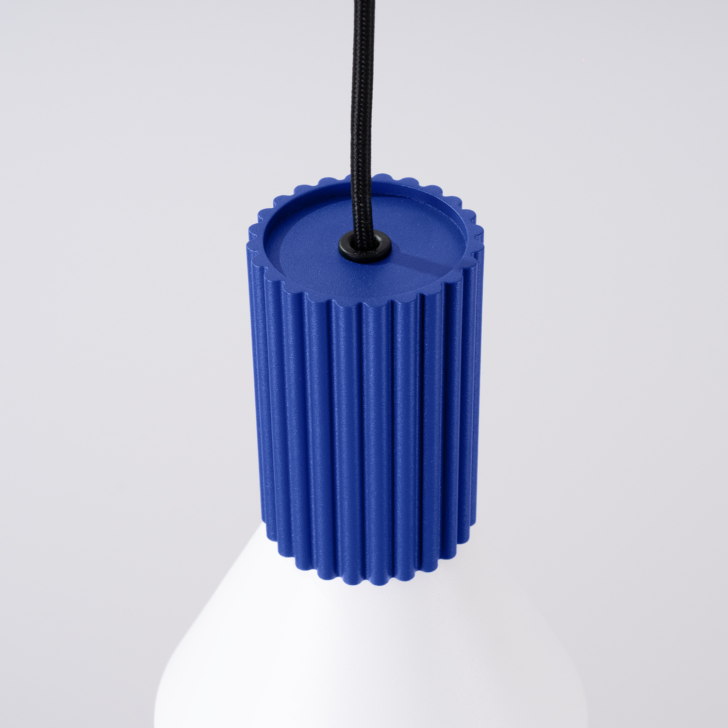 Lampa wisząca ESTRIA 1 biała/ultramaryna Lampa wisząca ESTRIA 1 biała/ultramaryna