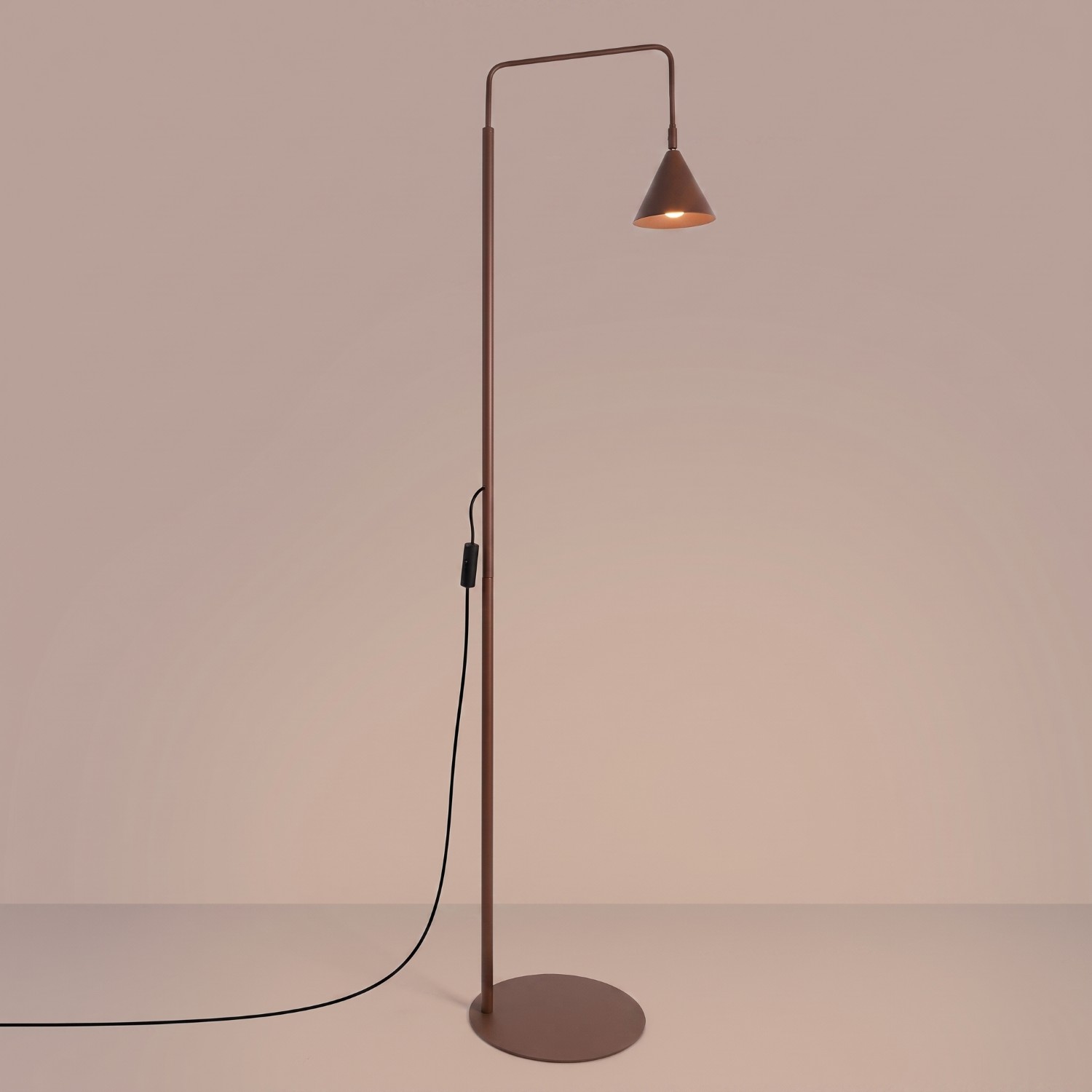 Lampa podłogowa NOX brązowa Lampa podłogowa NOX brązowa